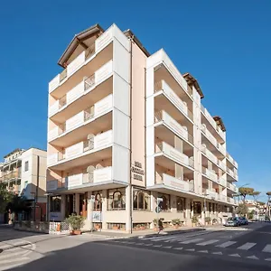 Lola Piccolo 4*, Marina di Grosseto Italia